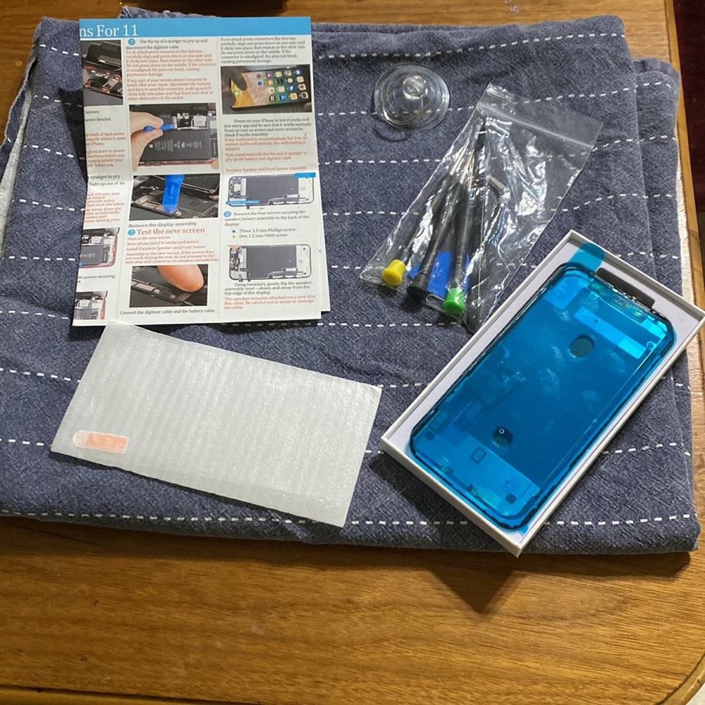 iPhone 11 screen replacement kit - Picture 4 of 4